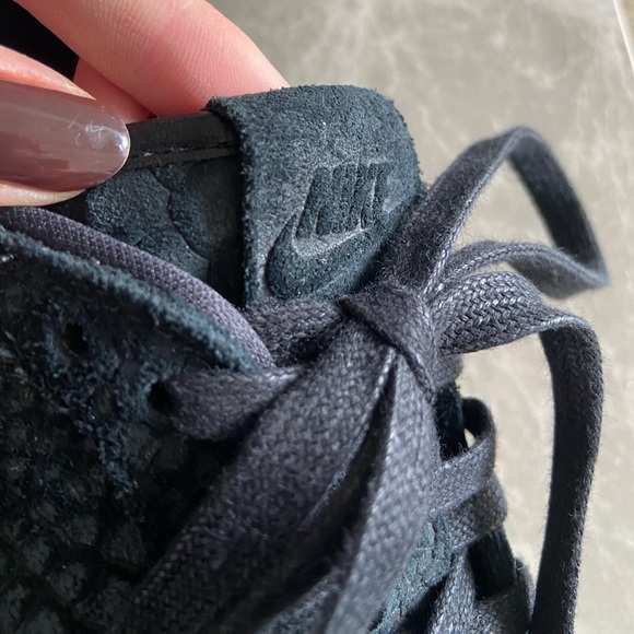 Women’s Nike Air Jordan 1 Retro low - python print - Picture 5 of 6